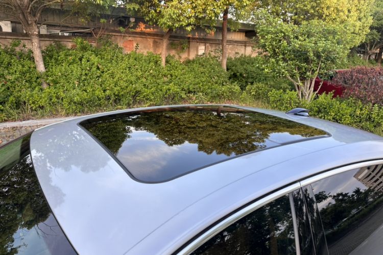 Used Hongqi H9 2025 Model Facelifted 2.0T Two-Wheel Drive Flag-Style Luxury Business Edition, 5 Seats Roof