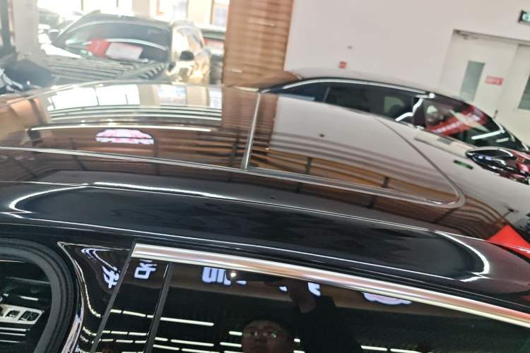 Used Hongqi H9 2025 Model Facelifted 2.0T Two-Wheel Drive Flag-Style Luxury Business Edition, 5 Seats Roof