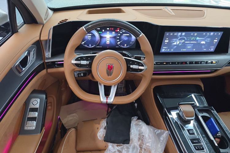 Used Hongqi H9 2025 2.0T Two-Wheel Drive Flagship Private Enjoyment Fashion Edition 5 Seats Steering Wheel