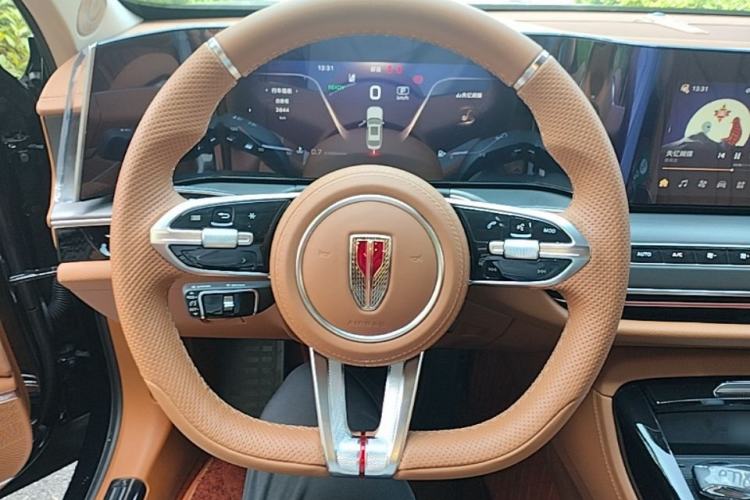 Used Hongqi H9 2025 Model Facelifted 2.0T Two-Wheel Drive Flag-Style Private Enjoyment Fashion Edition, 5 Seats Steering Wheel
