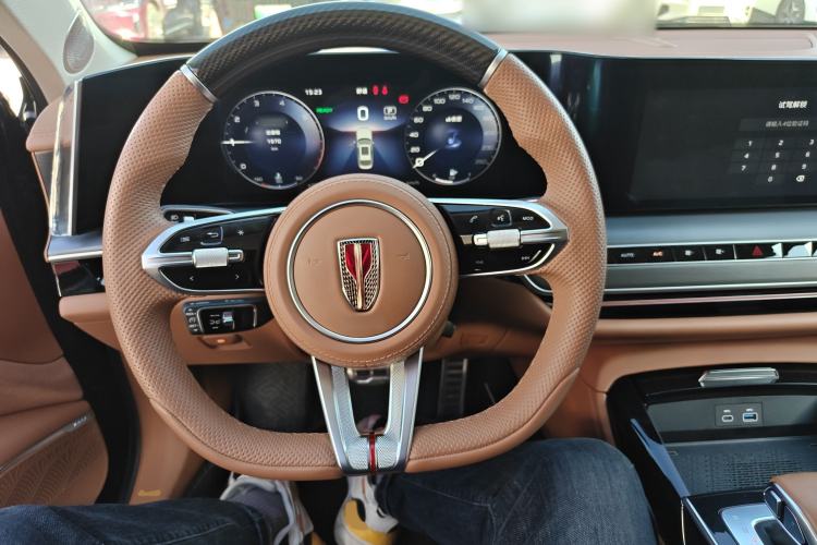 Used Hongqi H9 2025 2.0T Two-Wheel Drive Flagship Private Enjoyment Fashion Edition 5 Seats Steering Wheel