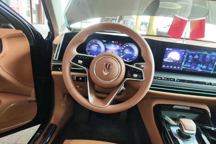 Used Hongqi H9 2025 Model Facelifted 2.0T Two-Wheel Drive Flag-Style Luxury Business Edition, 5 Seats Steering Wheel