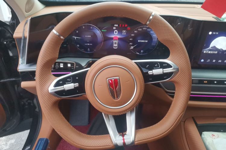 Used Hongqi H9 2025 Model Facelifted 2.0T Two-Wheel Drive Flag-Style Private Enjoyment Fashion Edition, 5 Seats Steering Wheel
