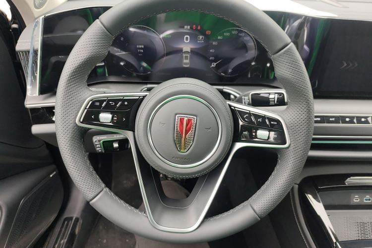 Used Hongqi H9 2025 2.0T Two-Wheel Drive Flagship Luxury Business Edition 5 Seats Steering Wheel