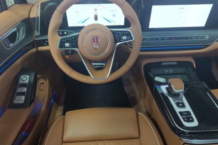 Used Hongqi H9 2025 Model Facelifted 2.0T Two-Wheel Drive Flag-Style Luxury Business Edition, 5 Seats Steering Wheel
