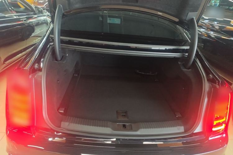 Used Hongqi H9 2025 2.0T Two-Wheel-Drive Flagship Private Enjoyment Style 5 Seats Trunk