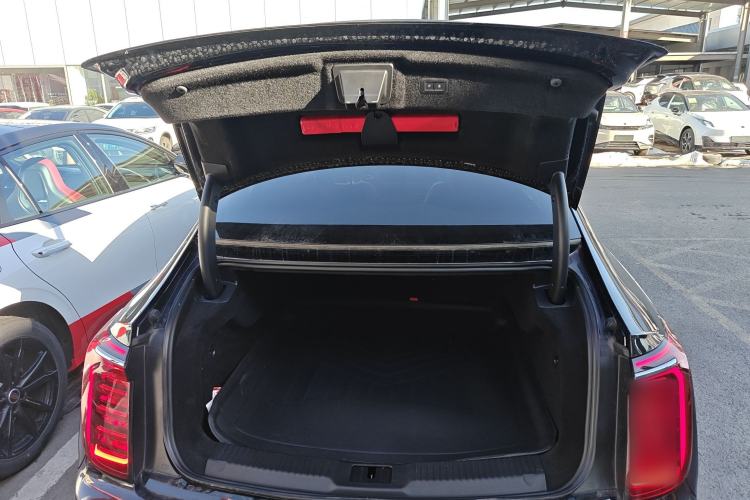 Used Hongqi H9 2025 2.0T Two-Wheel Drive Flagship Private Enjoyment Fashion Edition 5 Seats Trunk