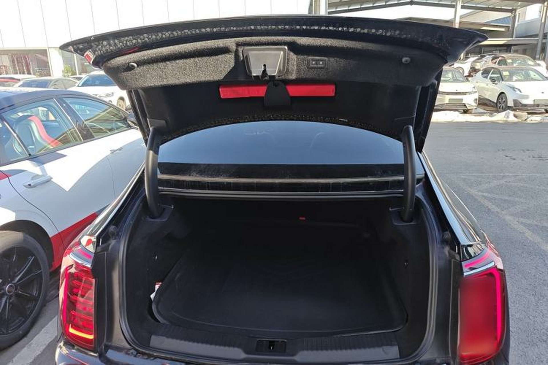 Used Hongqi H9 2025 2.0T Two-Wheel Drive Flagship Private Enjoyment Fashion Edition 5 Seats Trunk