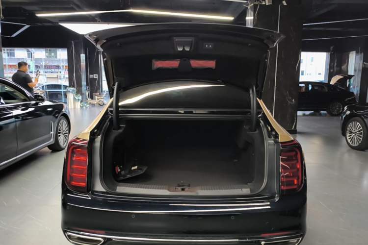 Used Hongqi H9 2025 Model Facelifted 2.0T Two-Wheel Drive Flag-Style Luxury Business Edition, 5 Seats Trunk