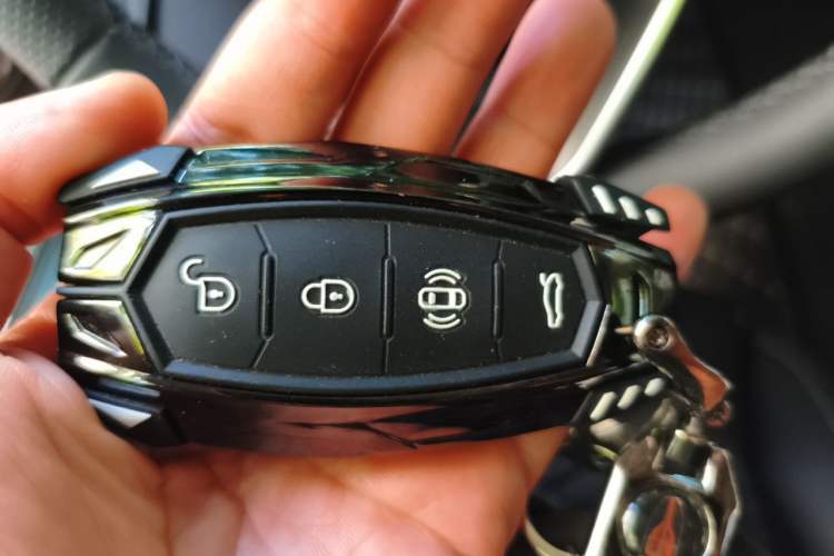 Used Hongqi H9 2025 2.0T Two-Wheel Drive Flagship Luxury Business Edition 5 Seats Vehicle Key