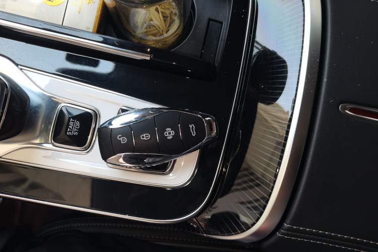 Used Hongqi H9 2025 Model Facelifted 2.0T Two-Wheel Drive Flag-Style Luxury Business Edition, 5 Seats Vehicle Key