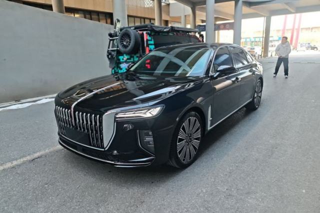 Used Hongqi H9 2025 Model Facelifted 2.0T Two-Wheel Drive Flag-Style Luxury Business Edition, 5 Seats