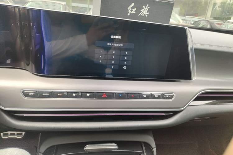 Used Hongqi H9 2025 2.0T Two-Wheel Drive Flagship Private Enjoyment Fashion Edition 5 Seats Audio And AC Panel