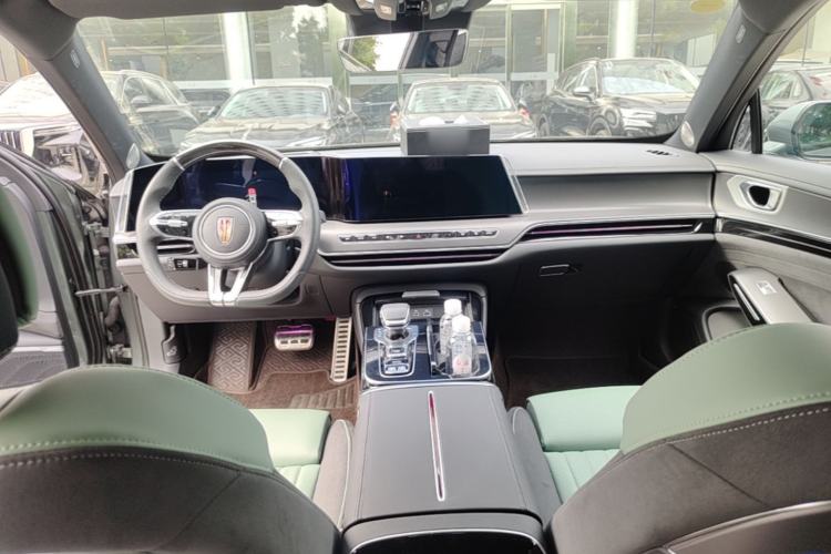Used Hongqi H9 2025 2.0T Two-Wheel Drive Flagship Private Enjoyment Fashion Edition 5 Seats Center Console