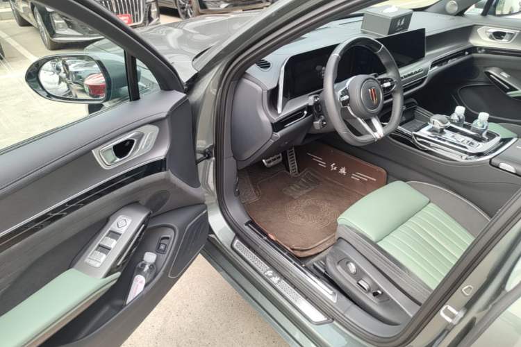 Used Hongqi H9 2025 2.0T Two-Wheel Drive Flagship Private Enjoyment Fashion Edition 5 Seats Driver Seat