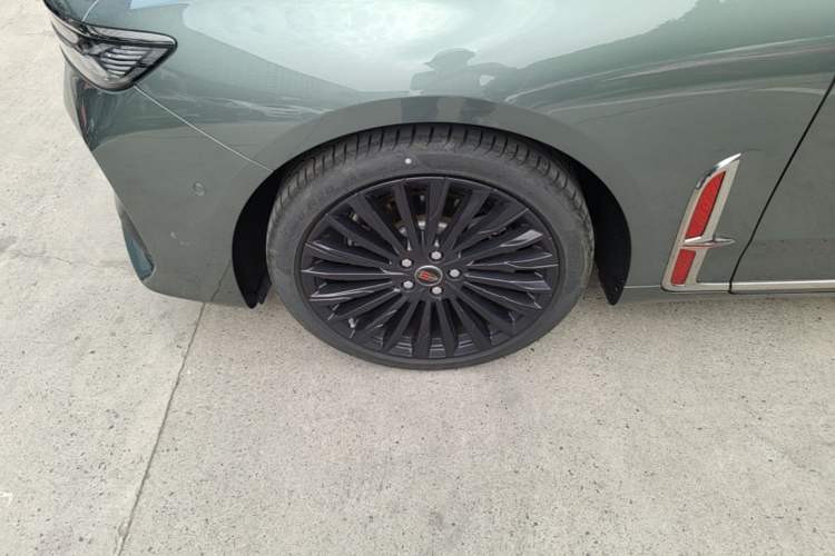 Used Hongqi H9 2025 2.0T Two-Wheel Drive Flagship Private Enjoyment Fashion Edition 5 Seats Left Front Wheel Hub