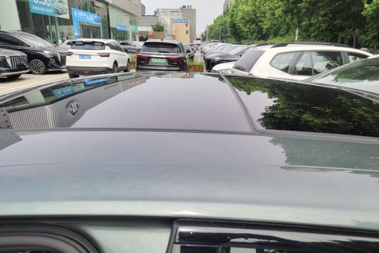 Used Hongqi H9 2025 2.0T Two-Wheel Drive Flagship Private Enjoyment Fashion Edition 5 Seats Roof