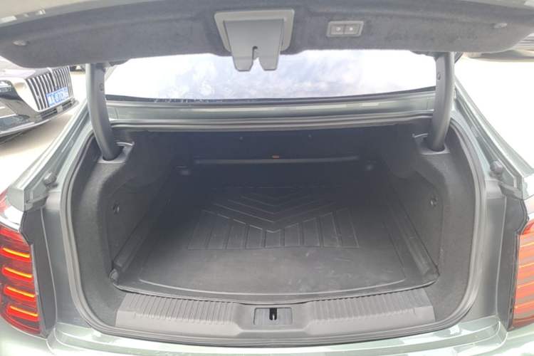 Used Hongqi H9 2025 2.0T Two-Wheel Drive Flagship Private Enjoyment Fashion Edition 5 Seats Trunk