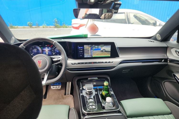 Used Hongqi H9 2025 Model Facelifted 2.0T Two-Wheel Drive Flag-Style Private Enjoyment Fashion Edition, 5 Seats Center Console