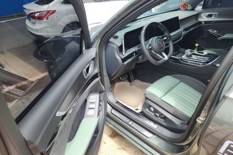 Used Hongqi H9 2025 Model Facelifted 2.0T Two-Wheel Drive Flag-Style Private Enjoyment Fashion Edition, 5 Seats Driver Seat