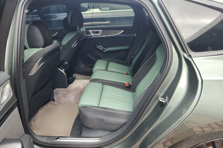Used Hongqi H9 2025 Model Facelifted 2.0T Two-Wheel Drive Flag-Style Private Enjoyment Fashion Edition, 5 Seats Left Rear Seat