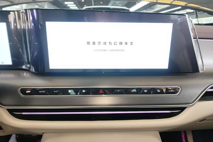 Used Hongqi H9 2025 Model Facelifted 2.0T Two-Wheel Drive Flag-Style Private Enjoyment Fashion Edition, 5 Seats Audio And AC Panel