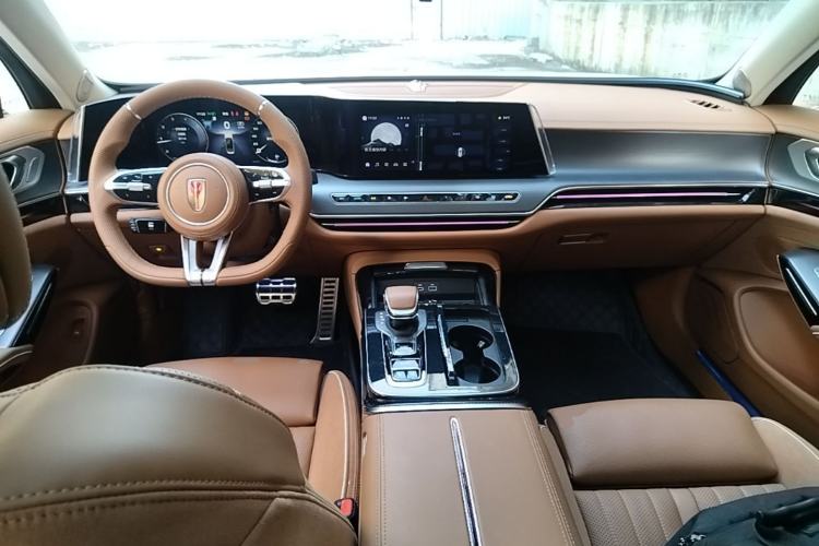 Used Hongqi H9 2025 Model Facelifted 2.0T Two-Wheel Drive Flag-Style Private Enjoyment Fashion Edition, 5 Seats Center Console