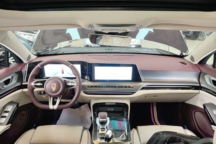 Used Hongqi H9 2025 Model Facelifted 2.0T Two-Wheel Drive Flag-Style Private Enjoyment Fashion Edition, 5 Seats Center Console