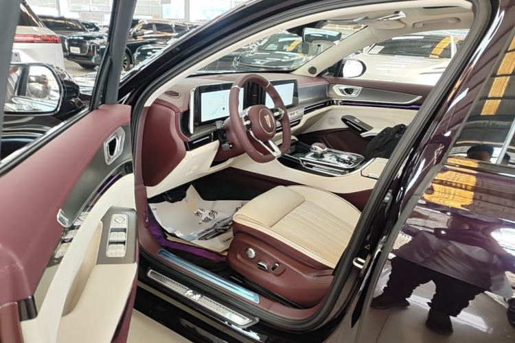 Used Hongqi H9 2025 Model Facelifted 2.0T Two-Wheel Drive Flag-Style Private Enjoyment Fashion Edition, 5 Seats Driver Seat