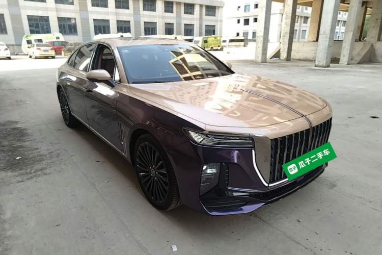 Used Hongqi H9 2025 Model Facelifted 2.0T Two-Wheel Drive Flag-Style Private Enjoyment Fashion Edition, 5 Seats Front Right 45 Deg