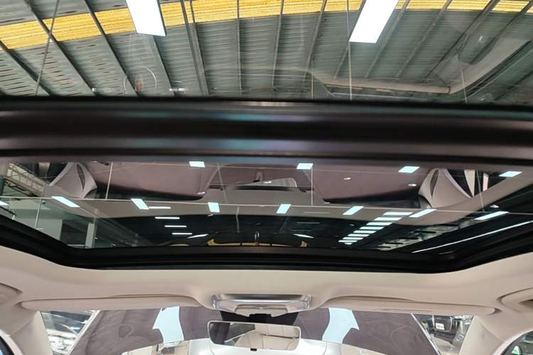 Used Hongqi H9 2025 Model Facelifted 2.0T Two-Wheel Drive Flag-Style Private Enjoyment Fashion Edition, 5 Seats Headliner