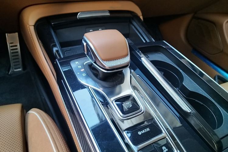 Used Hongqi H9 2025 Model Facelifted 2.0T Two-Wheel Drive Flag-Style Private Enjoyment Fashion Edition, 5 Seats Interior 4