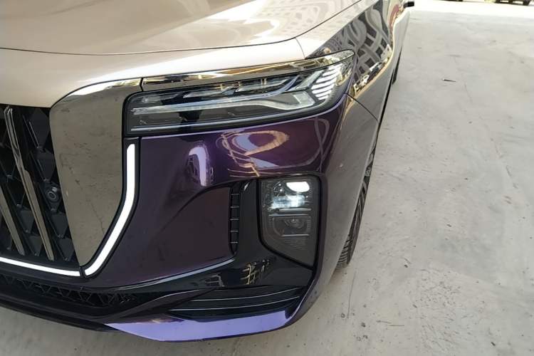 Used Hongqi H9 2025 Model Facelifted 2.0T Two-Wheel Drive Flag-Style Private Enjoyment Fashion Edition, 5 Seats Left Front Headlight