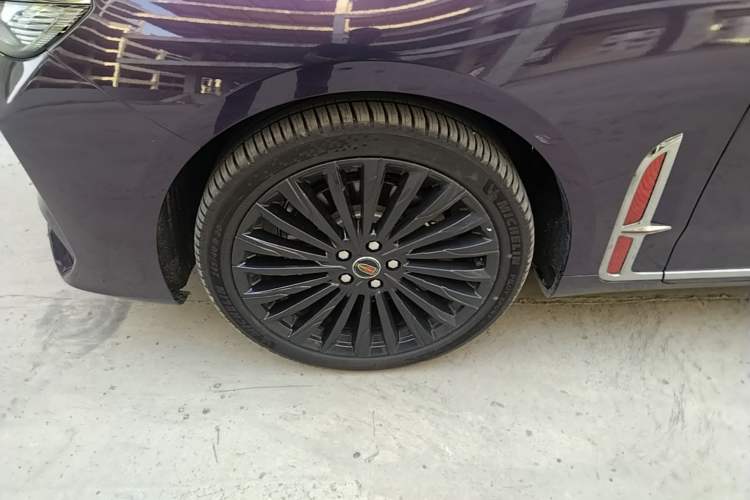 Used Hongqi H9 2025 Model Facelifted 2.0T Two-Wheel Drive Flag-Style Private Enjoyment Fashion Edition, 5 Seats Left Front Wheel Hub