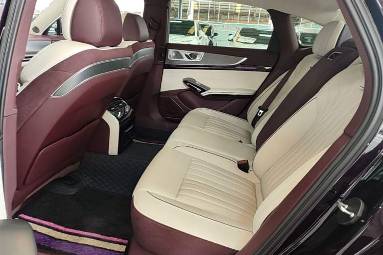 Used Hongqi H9 2025 Model Facelifted 2.0T Two-Wheel Drive Flag-Style Private Enjoyment Fashion Edition, 5 Seats Left Rear Seat