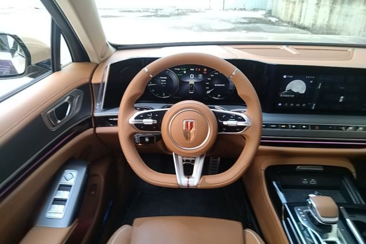 Used Hongqi H9 2025 Model Facelifted 2.0T Two-Wheel Drive Flag-Style Private Enjoyment Fashion Edition, 5 Seats Steering Wheel