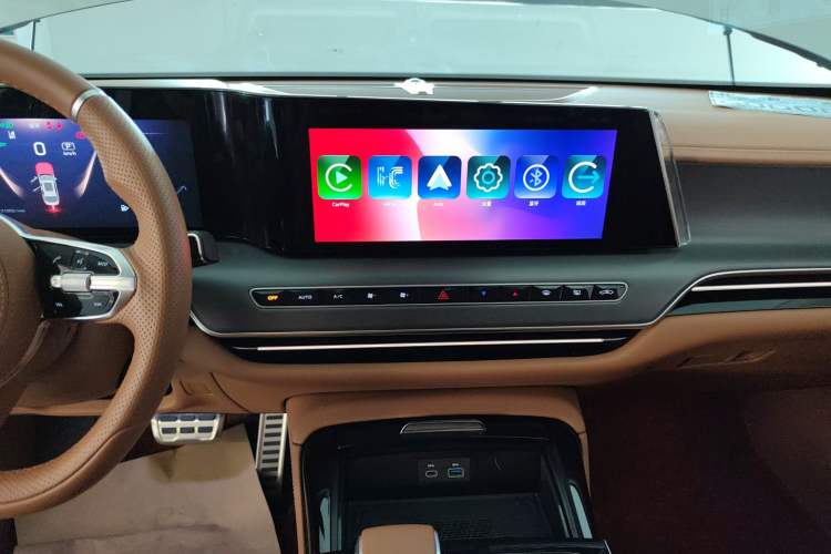 Used Hongqi H9 2025 2.0T Two-Wheel-Drive Flagship Private Enjoyment Style 5 Seats Audio And AC Panel
