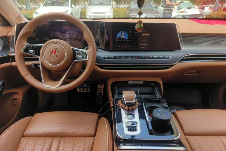 Used Hongqi H9 2025 Model Facelifted 2.0T Two-Wheel Drive Flag-Style Luxury Business Edition, 5 Seats Center Console