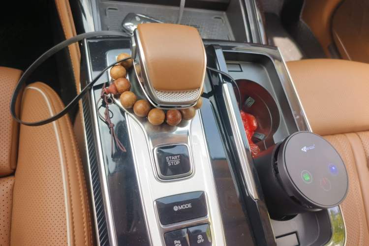 Used Hongqi H9 2025 Model Facelifted 2.0T Two-Wheel Drive Flag-Style Luxury Business Edition, 5 Seats Gear Lever