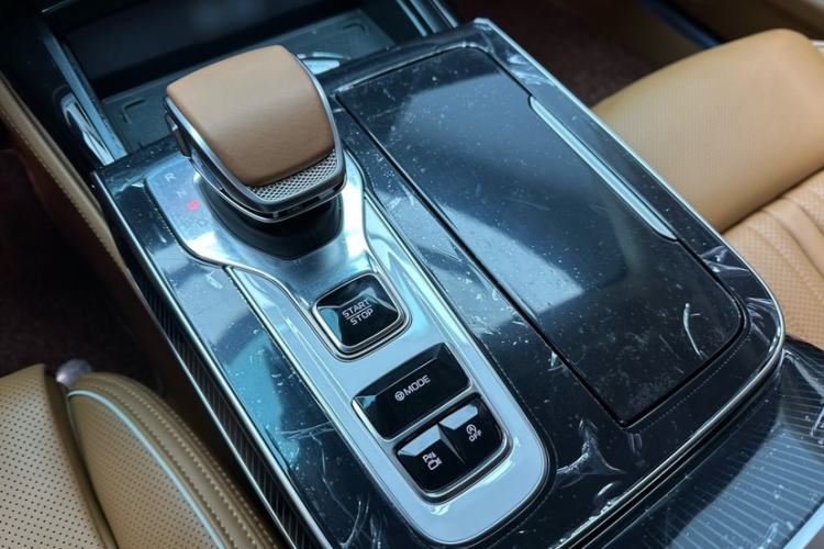Used Hongqi H9 2025 Model Facelifted 2.0T Two-Wheel Drive Flag-Style Luxury Business Edition, 5 Seats Interior 2