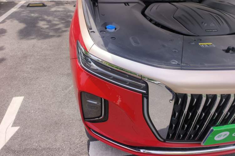 Used Hongqi H9 2025 Model Facelifted 2.0T Two-Wheel Drive Flag-Style Luxury Business Edition, 5 Seats Right Front Headlight
