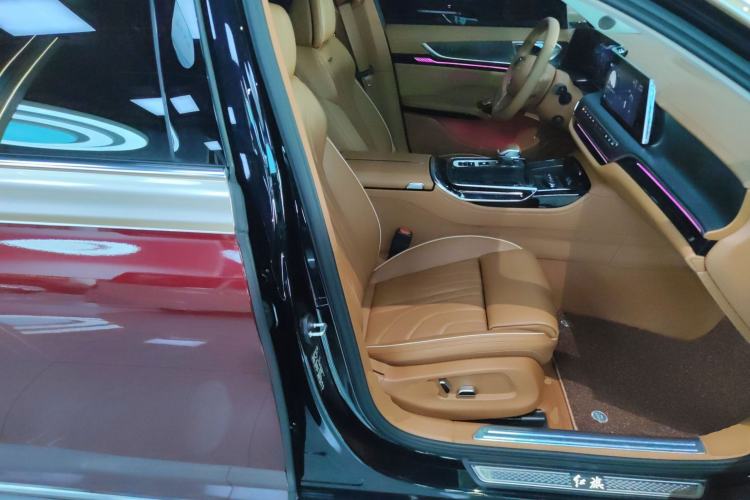 Used Hongqi H9 2025 Model Facelifted 2.0T Two-Wheel Drive Flag-Style Luxury Business Edition, 5 Seats Right Front Seat