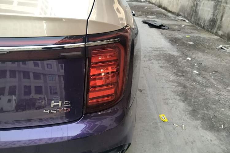 Used Hongqi H9 2025 Model Facelifted 2.0T Two-Wheel Drive Flag-Style Private Enjoyment Fashion Edition, 5 Seats Right Rear Taillight