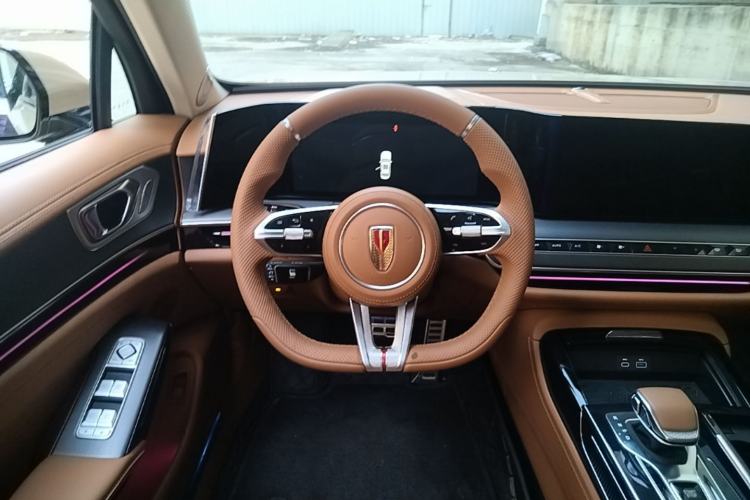 Used Hongqi H9 2025 Model Facelifted 2.0T Two-Wheel Drive Flag-Style Private Enjoyment Fashion Edition, 5 Seats Steering Wheel