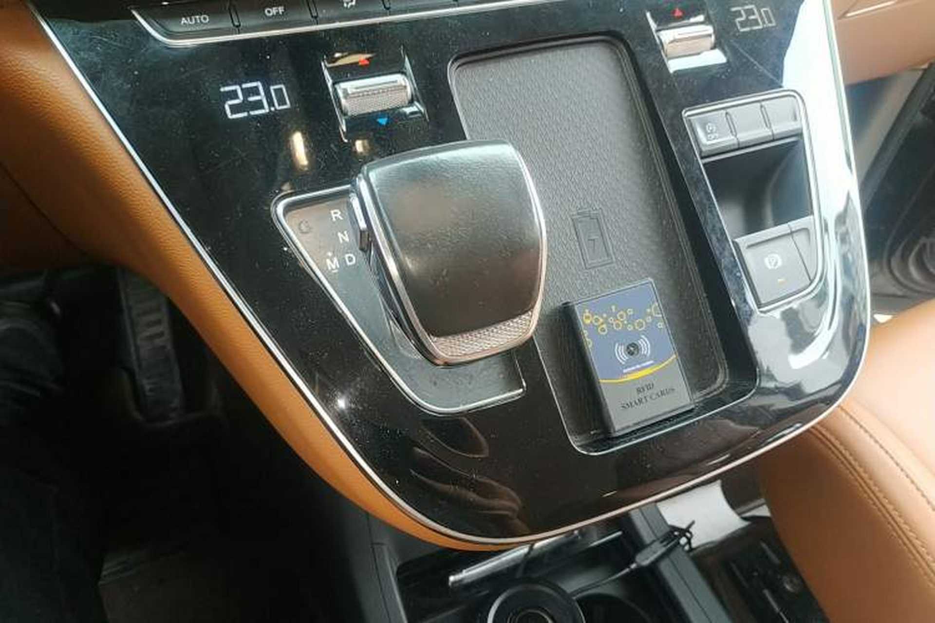 Used Hongqi HQ9 2023 2.0T Smart Connect Flagship Edition Gear Lever