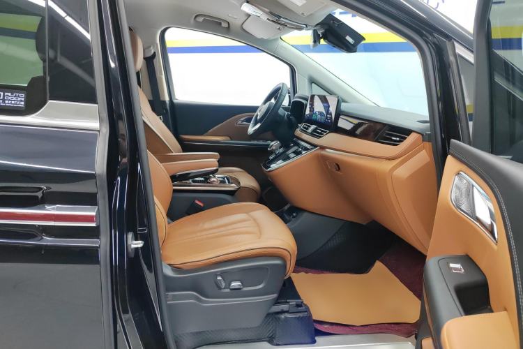 Used Hongqi HQ9 2023 2.0T Smart Connect Flagship Edition Right Front Seat