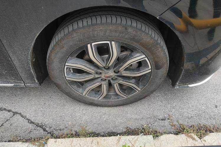 Used Hongqi HQ9 2023 2.0T Smart Connect Flagship Edition Right Front Wheel Hub