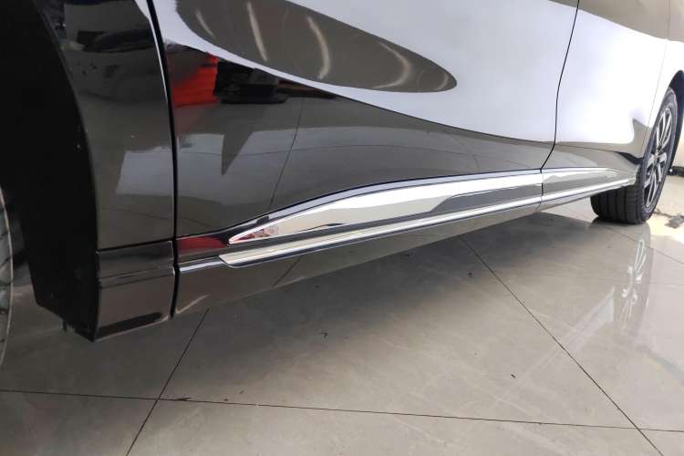 Used Hongqi HQ9 2023 2.0T Smart Connect Flagship Edition Right Side Sill