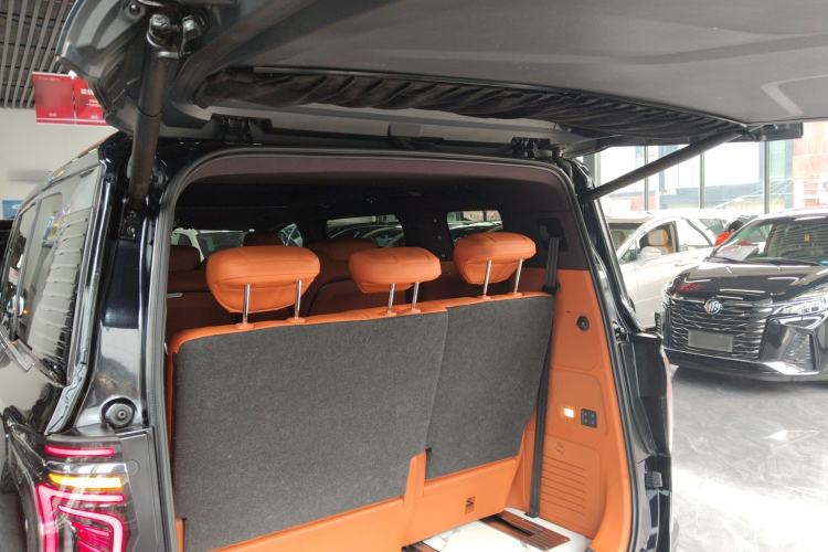 Used Hongqi HQ9 2023 2.0T Smart Connect Flagship Edition Trunk
