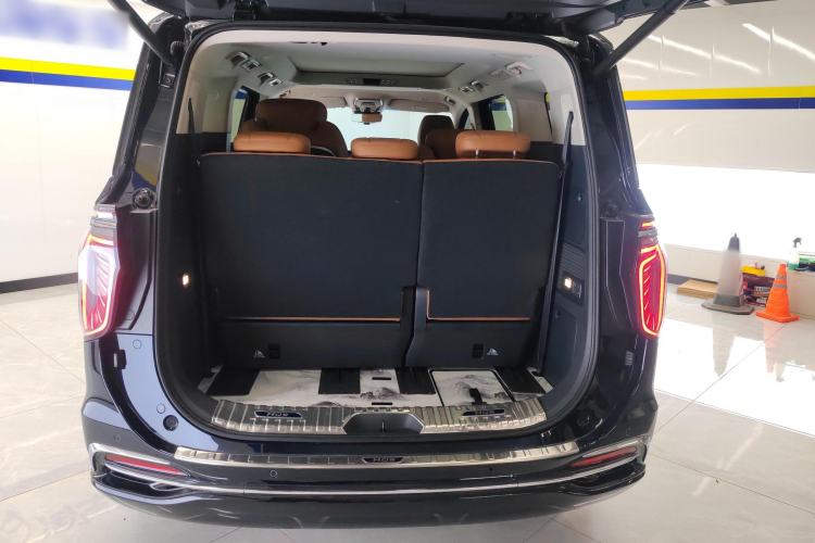 Used Hongqi HQ9 2023 2.0T Smart Connect Flagship Edition Trunk